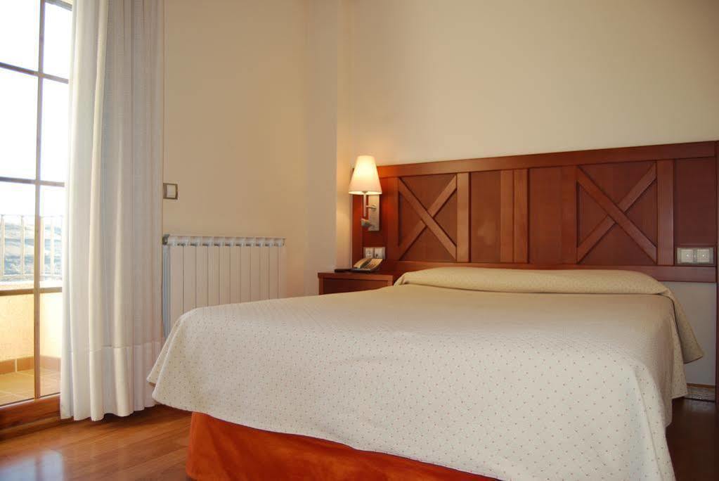Hotel Meleiros Castro De Sanabria Екстериор снимка